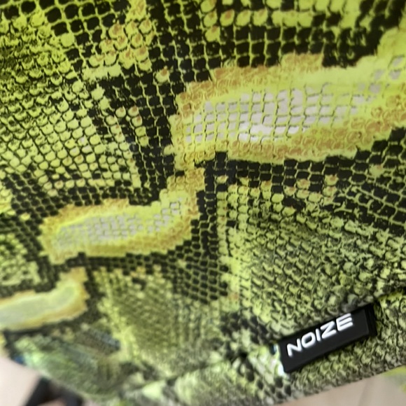 NOIZE Neon Lime Maya Faux SnakeskinTrench Coat NWT - Picture 6 of 15